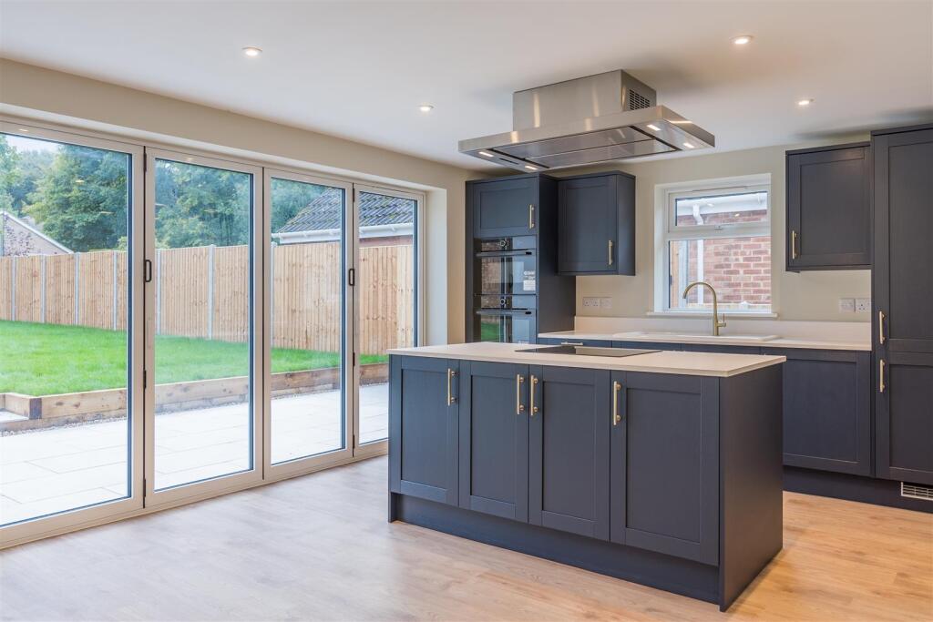 Woodside Close, Dersingham, King's Lynn photo 2
