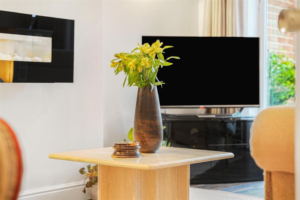 Additional image 45 of Hawthorn Crescent, Baildon, Shipley