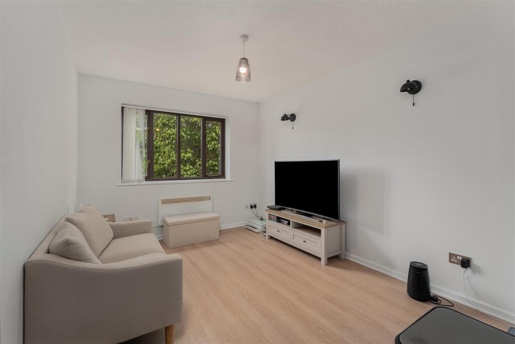 Apartment in Cherwell, Ruscote, Banbury - View 2