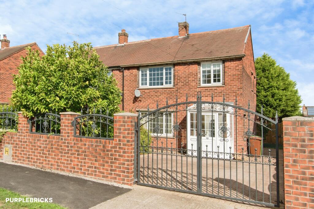 Main image of property: Long Crest, Pontefract, WF8