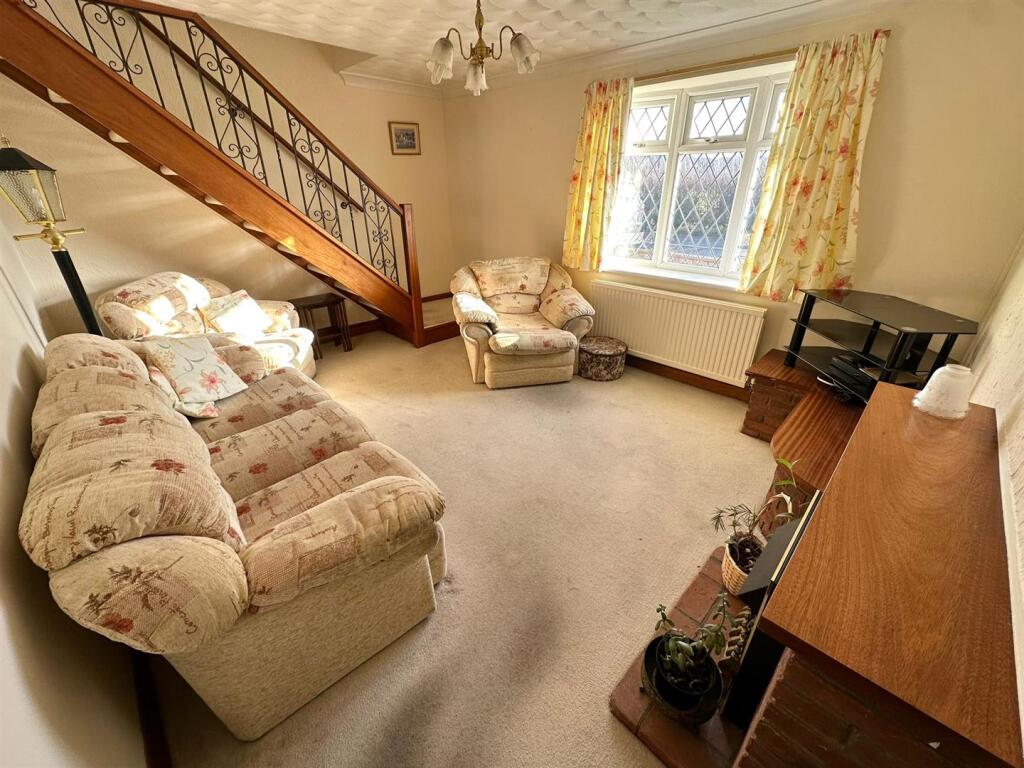 Harwich Road, Little Clacton, Essex photo 3