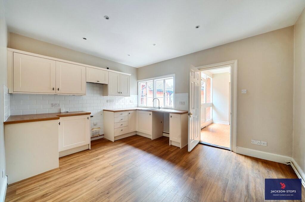 Dukes Cottage, Watling Street, Little Brickhill, Milton Keynes, MK17 photo 3