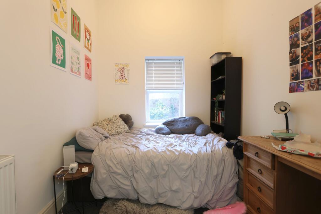 5 bedroom flat for rent