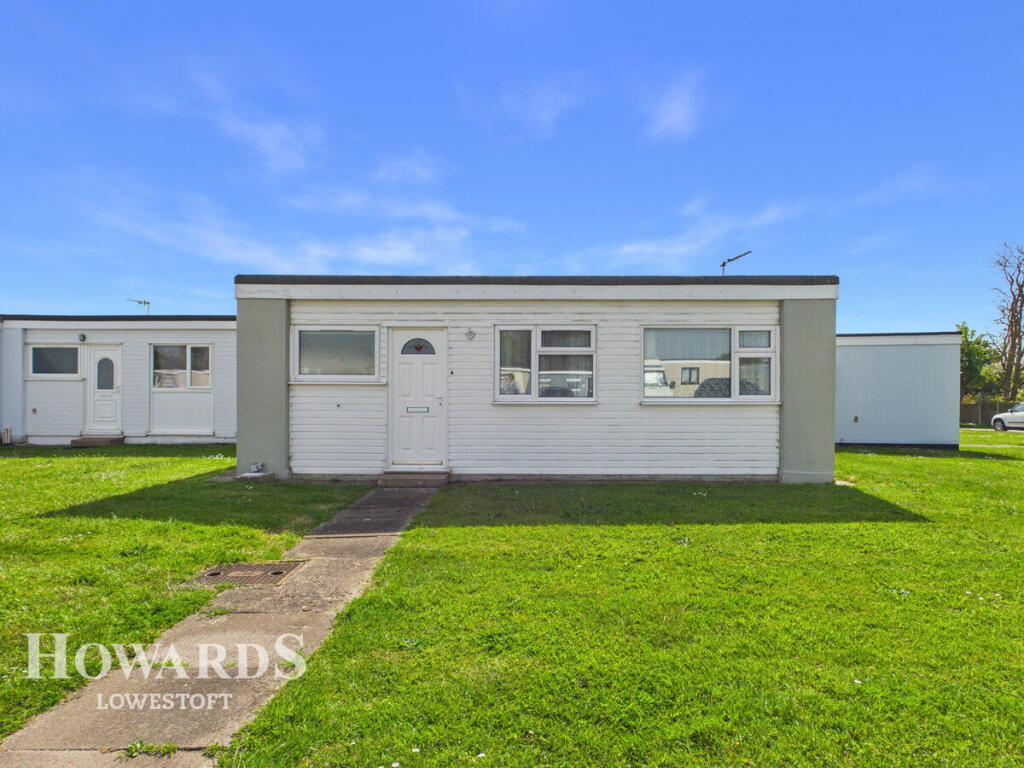 3-bed house on Seaview Estate Green Lane, Kessingland, £75,000