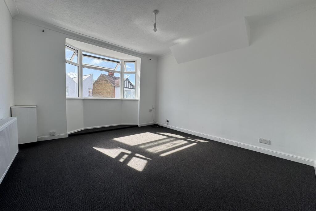Apartment in Southend-on-Sea - View 2