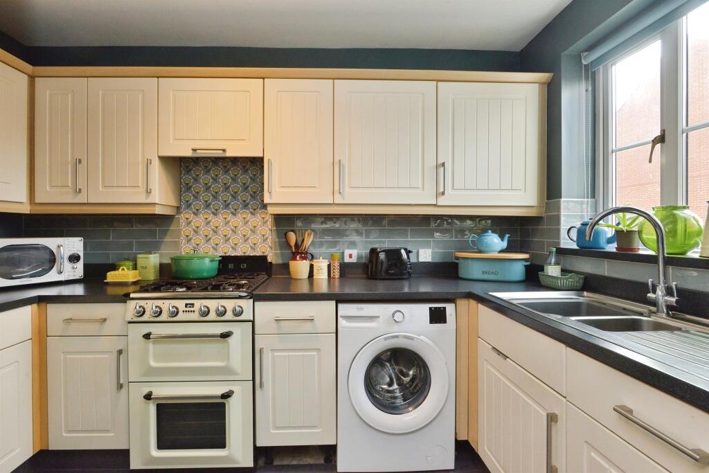 House in Old Stratford, West Northamptonshire - View 5