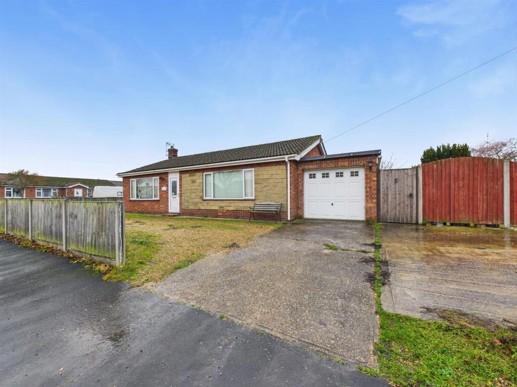 2-bed detached on Holme Close, Runcton Holme, King's Lynn, £250,000