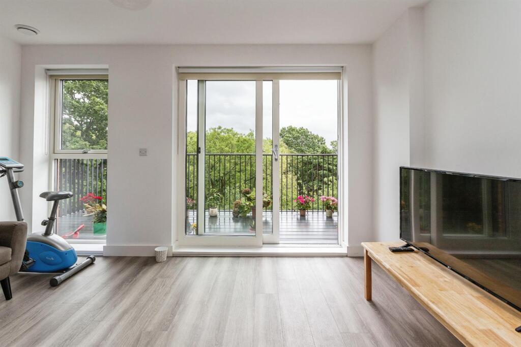 Apartment in London, Winchmore Hill, Edmonton - View 4