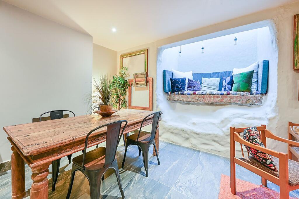 4 bedroom terraced house for rent
