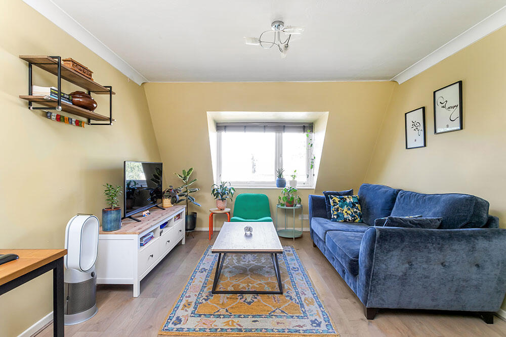 Apartment in London, Leytonstone - View 4