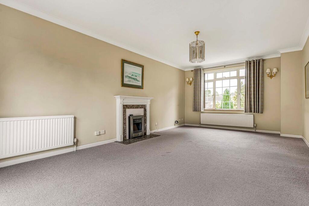 2 Whitehills Green, Goring on Thames photo 4