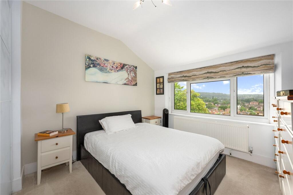 Apartment in Redhill, Reffles Bridge, Earlswood - More