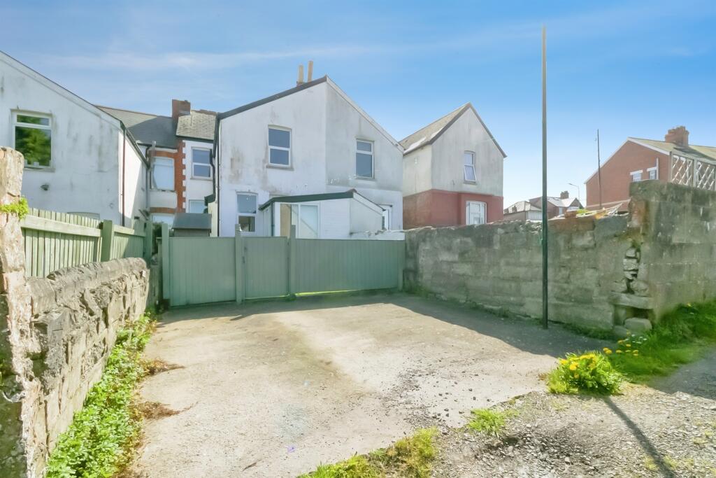 House in Barry, Vale of Glamorgan - More