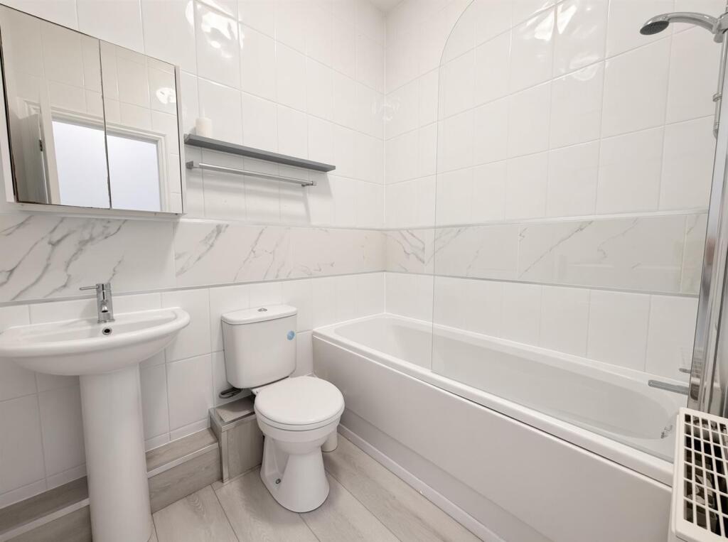 Apartment in Stockport - View 3