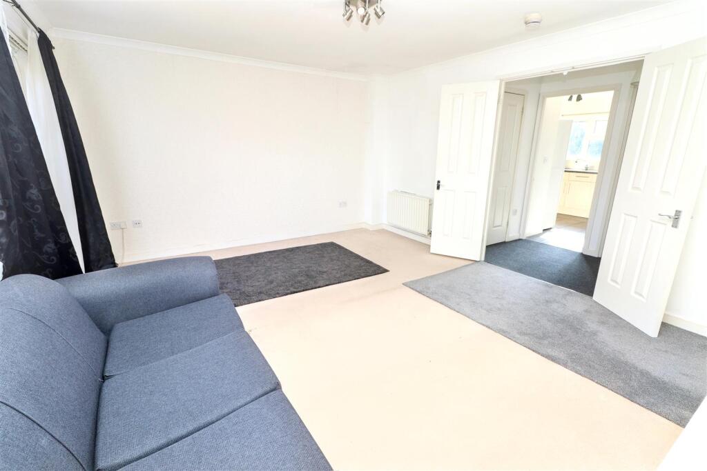 Apartment in Hertsmere, Elstree and Borehamwood - View 4