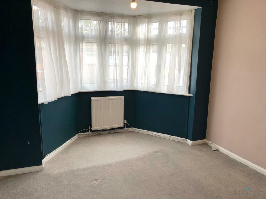 House in London, Collier Row - More