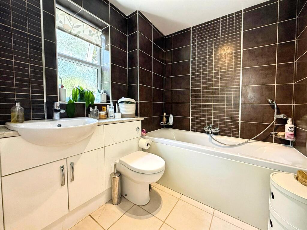 House in Crowthorne, Oakham Park, Wokingham - More