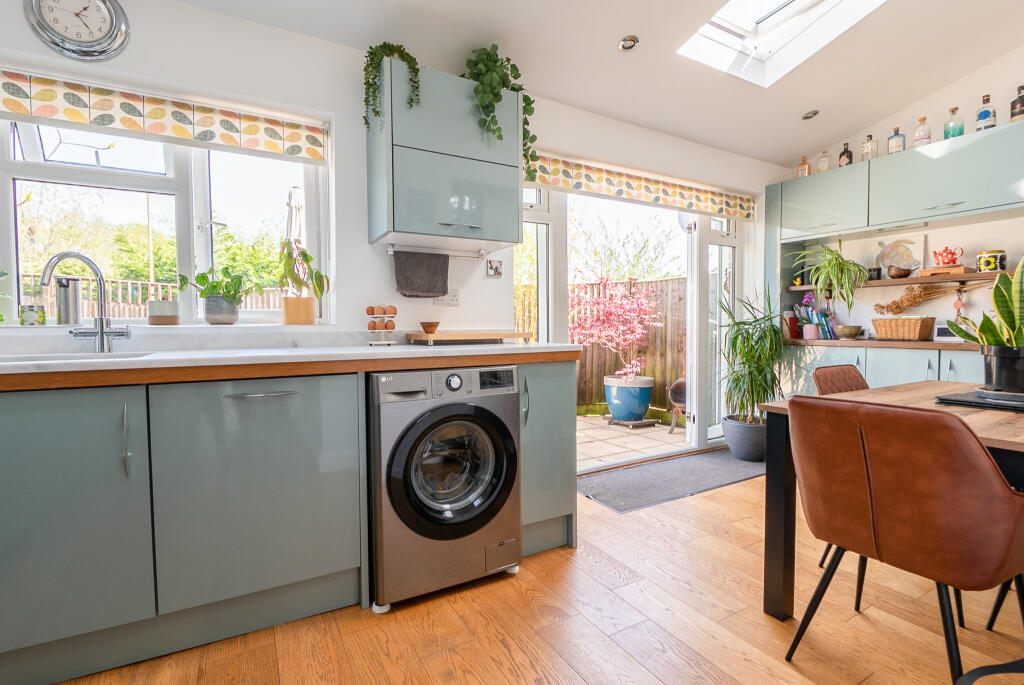 Longmead Avenue, Bishopstoke, SO50 photo 3