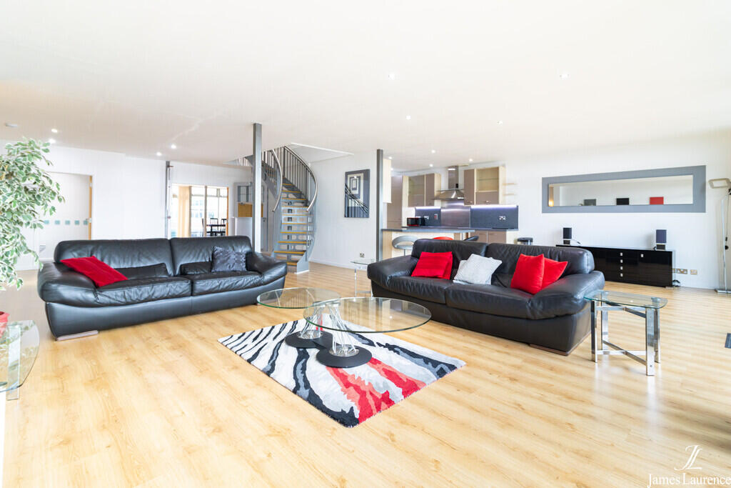 Apartment in Birmingham, West Midlands - View 3