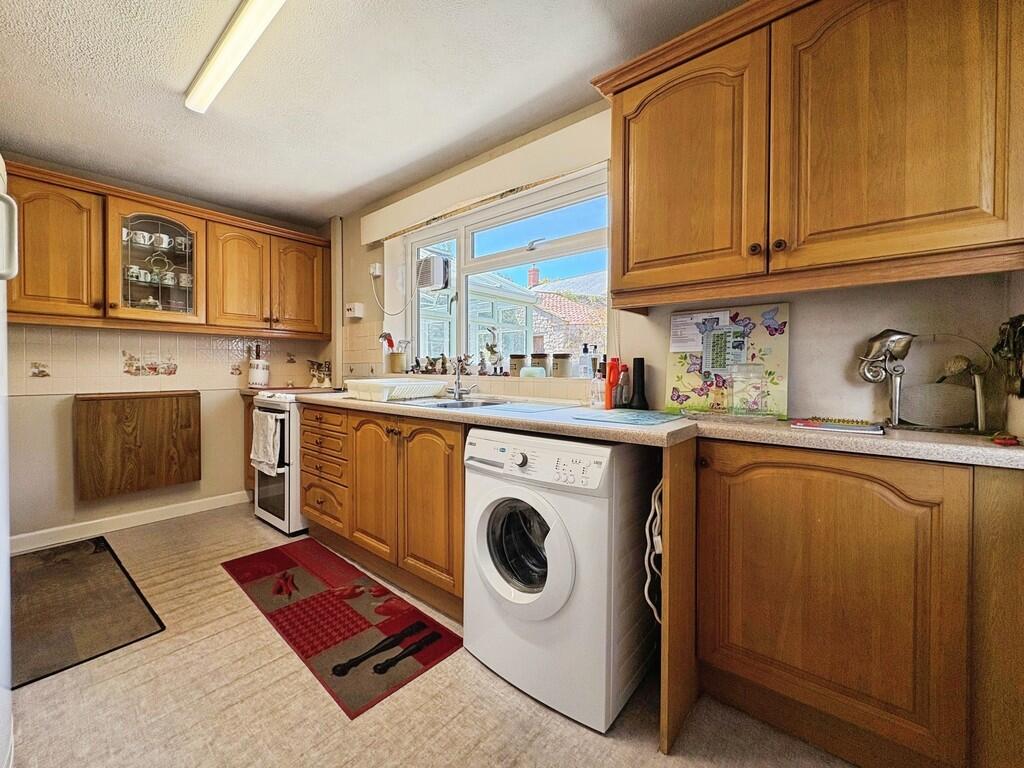 House in Kingsdon - View 4