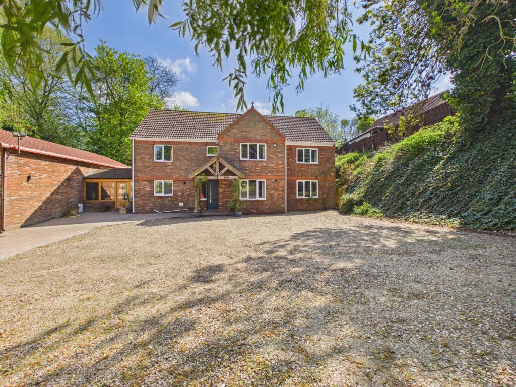 Main image of property: Wold Road, Barrow-Upon-Humber, Lincolnshire, DN19 7DQ