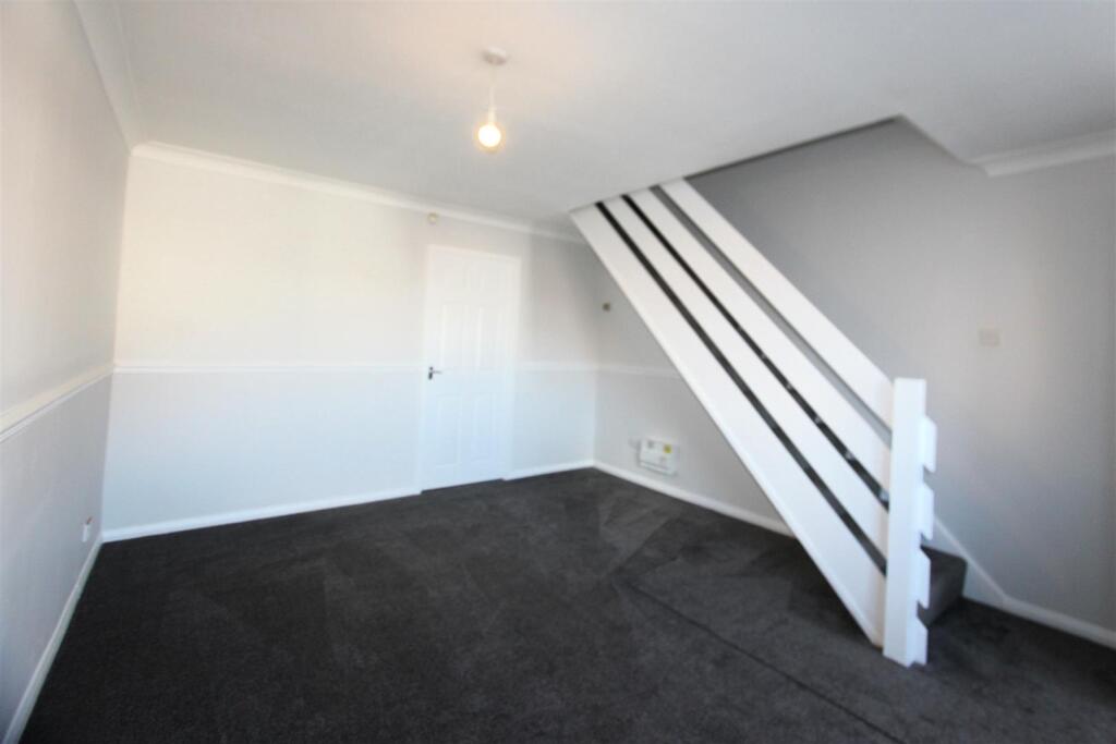 9 Damien Close photo 2