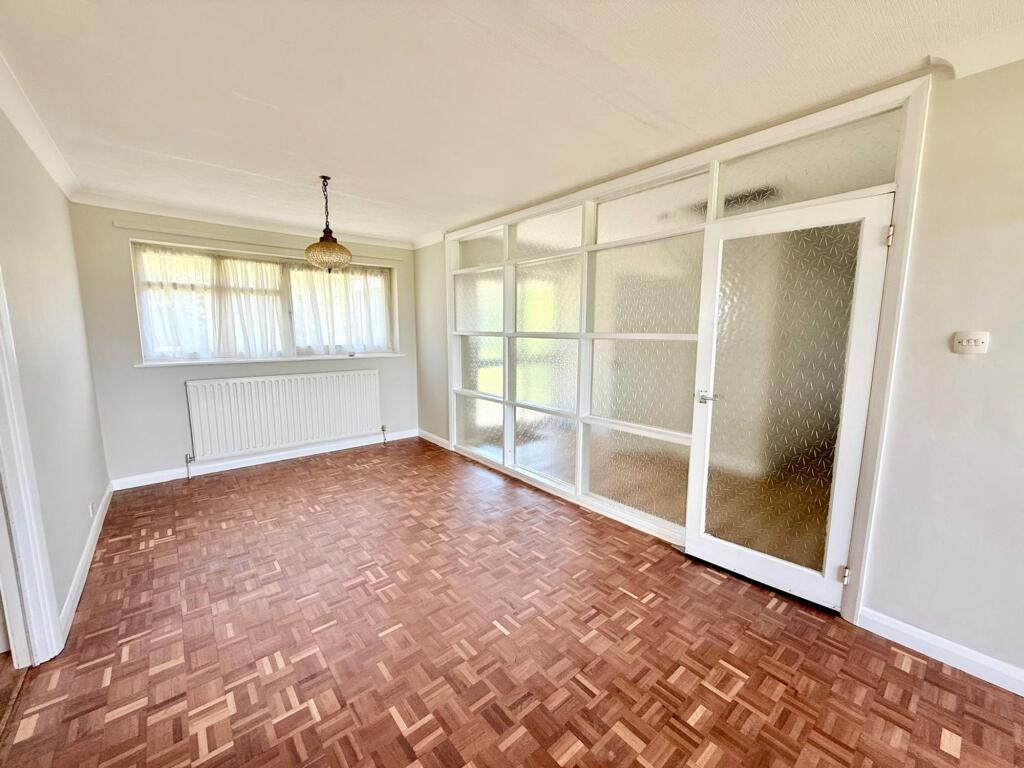 Mayell Close, Leatherhead, KT22 photo 4