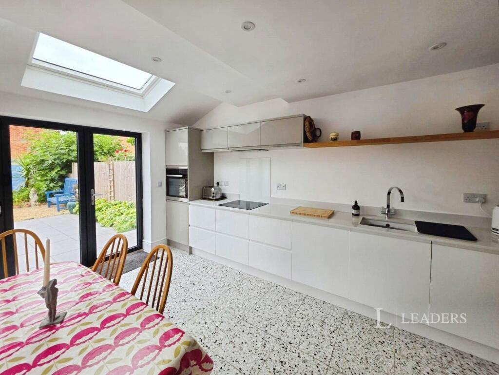 House in South Kesteven, Stamford - More