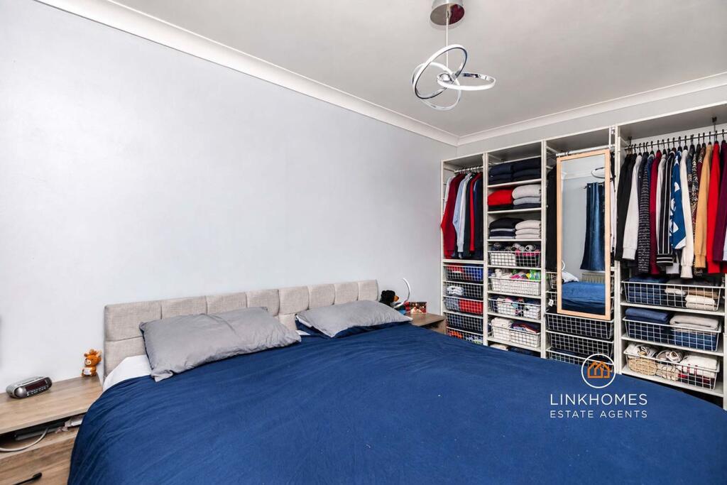 Tarrant Close, Poole, BH17 photo 4