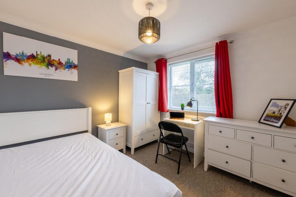 Main image of property: Room 5, Ramsden Square, CB4