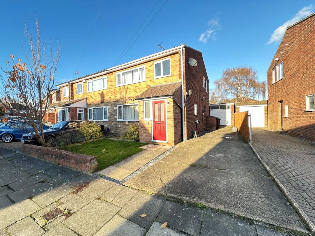 Main image of property: Holmbrook Avenue, Luton, Bedfordshire, LU3 2AS