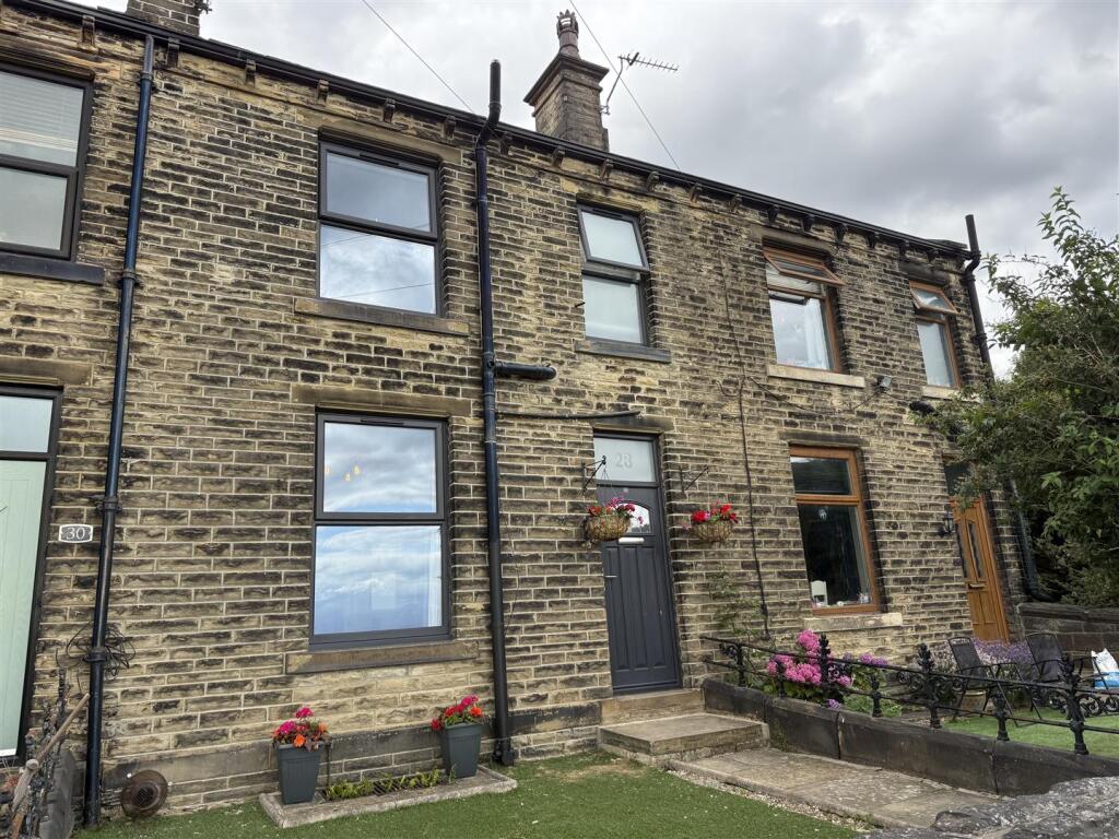 3-bed terraced on Bracken Hill, Mirfield, £259,950