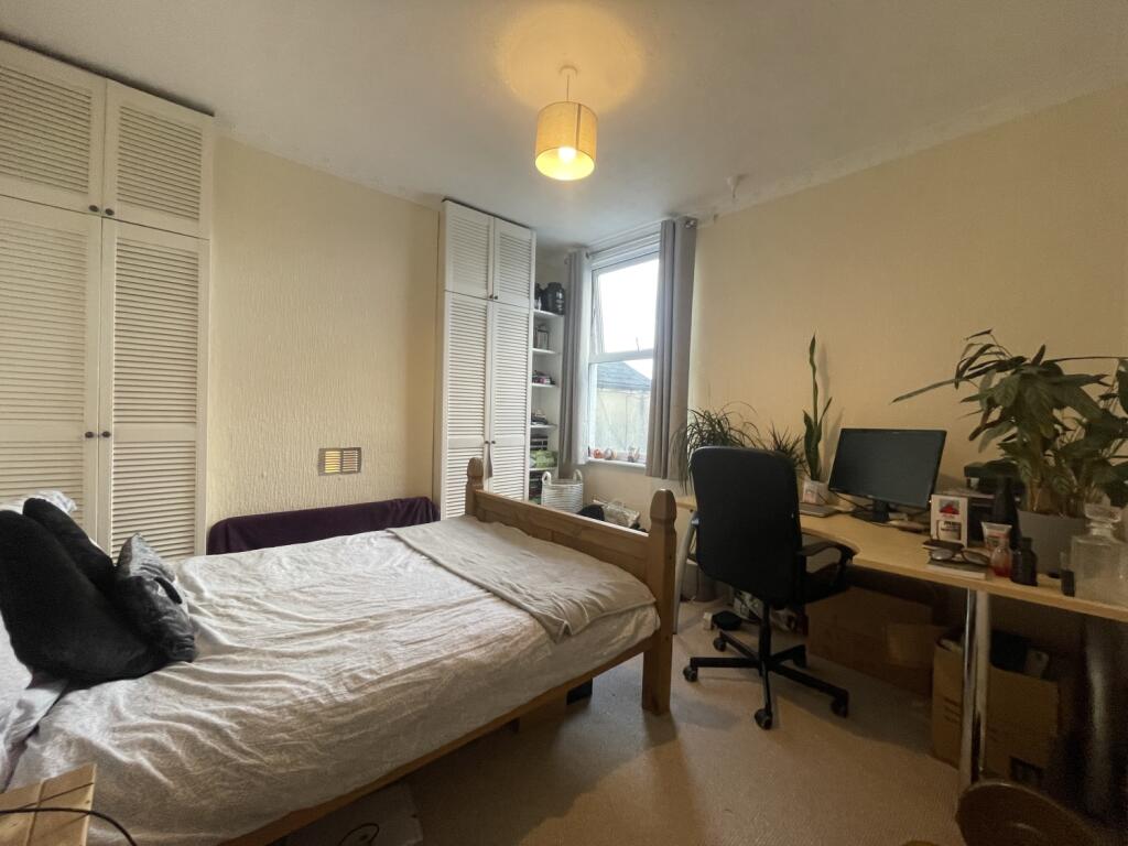 House in Cardiff, Gabalfa - More
