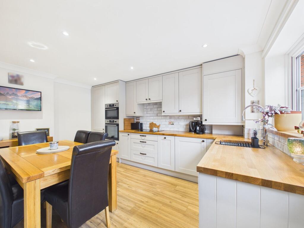 Violet Way, Yaxley, PE7 photo 2