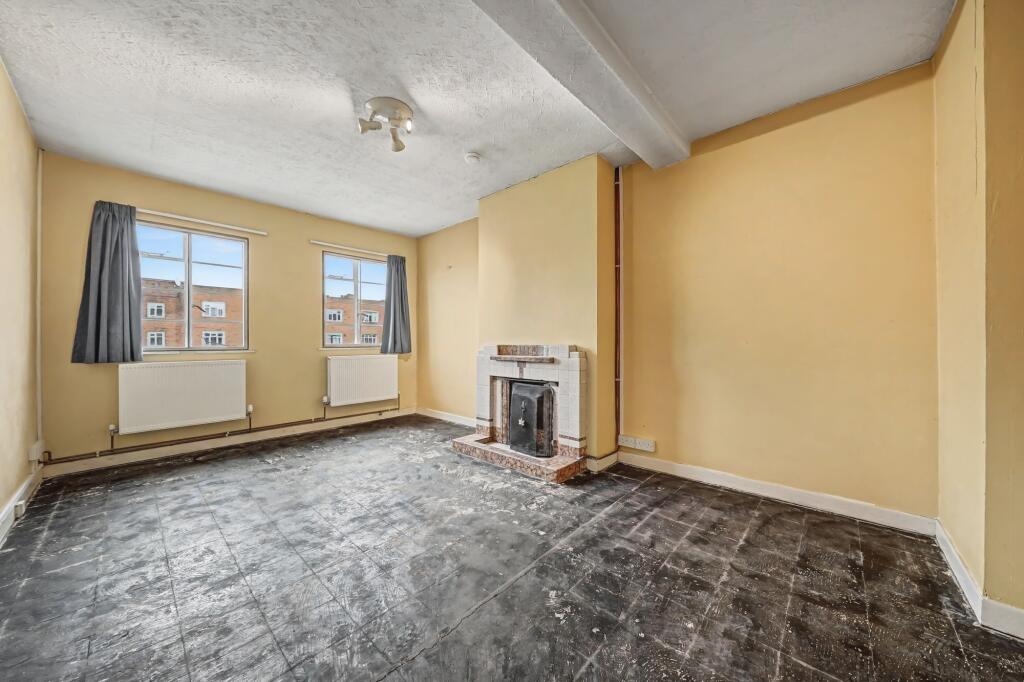 Main image of property: Stroud Green Road, N4 3PX