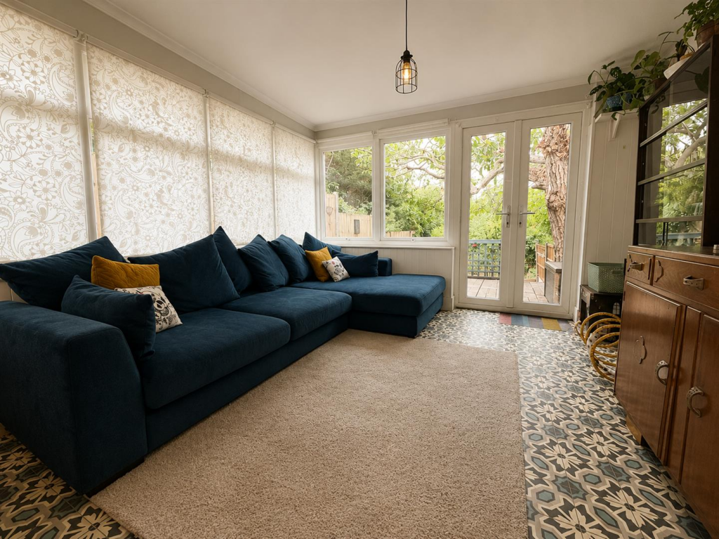 House in Stanford-le-Hope, Essex - View 4