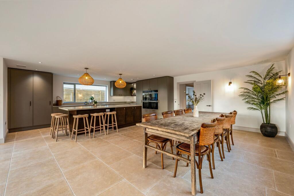 Claytons Corner, Birdham, PO20 photo 3
