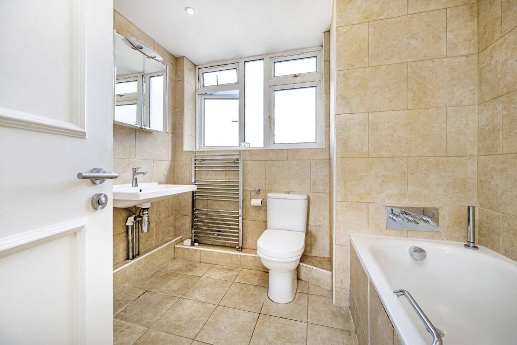 Apartment in London, Church End - More