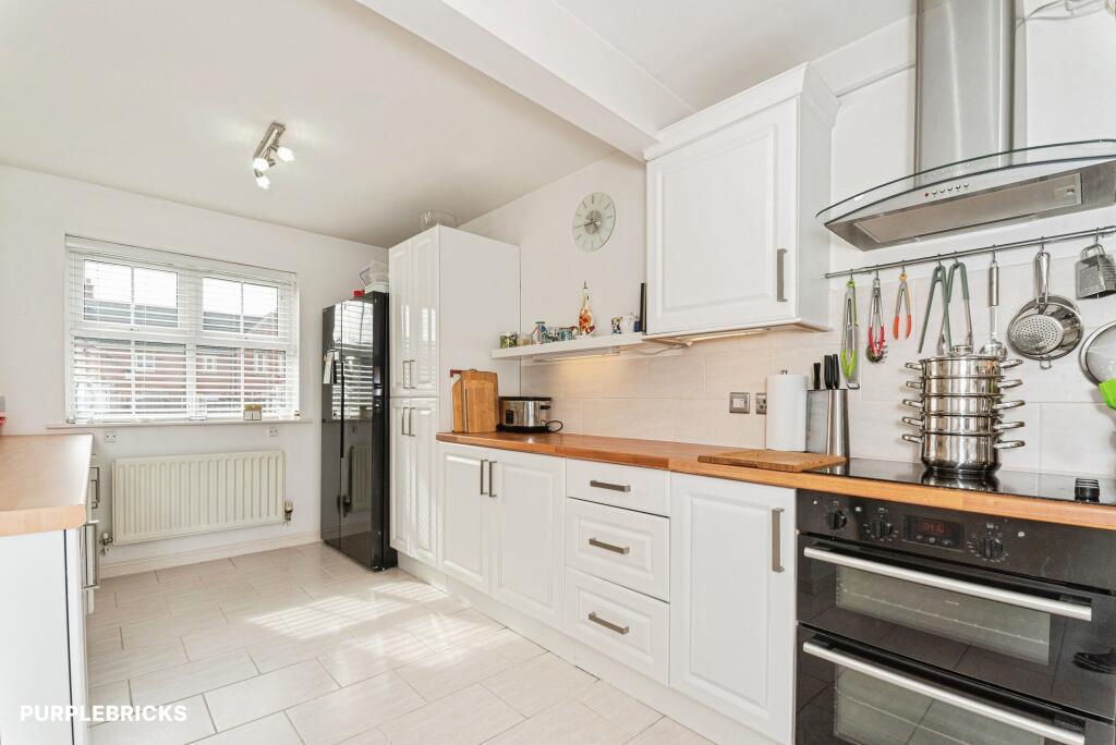 House in Broad Blunsdon, Groundwell West, St. Andrews - View 3