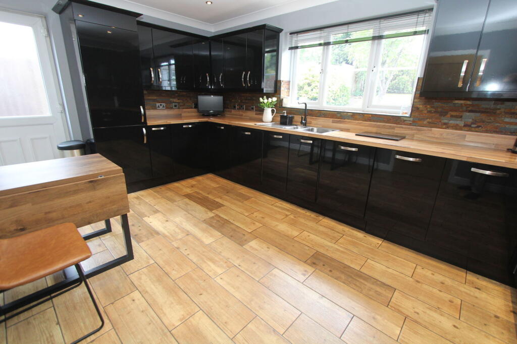The Goss, Brierley Hill, DY5 2TS photo 2