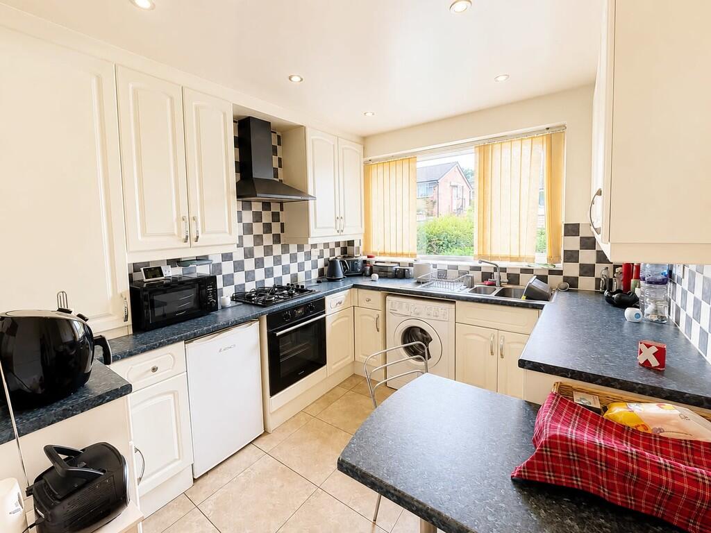 Leaventhorpe Way, Bradford - View 3