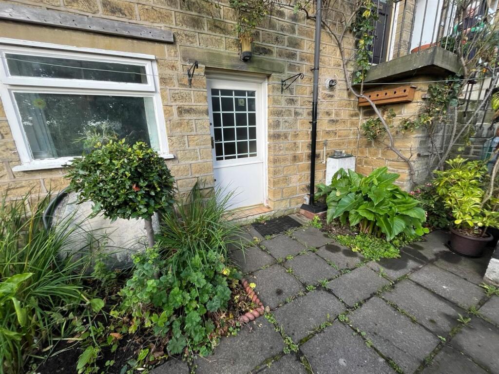 House in Kirklees, Paddock - View 2