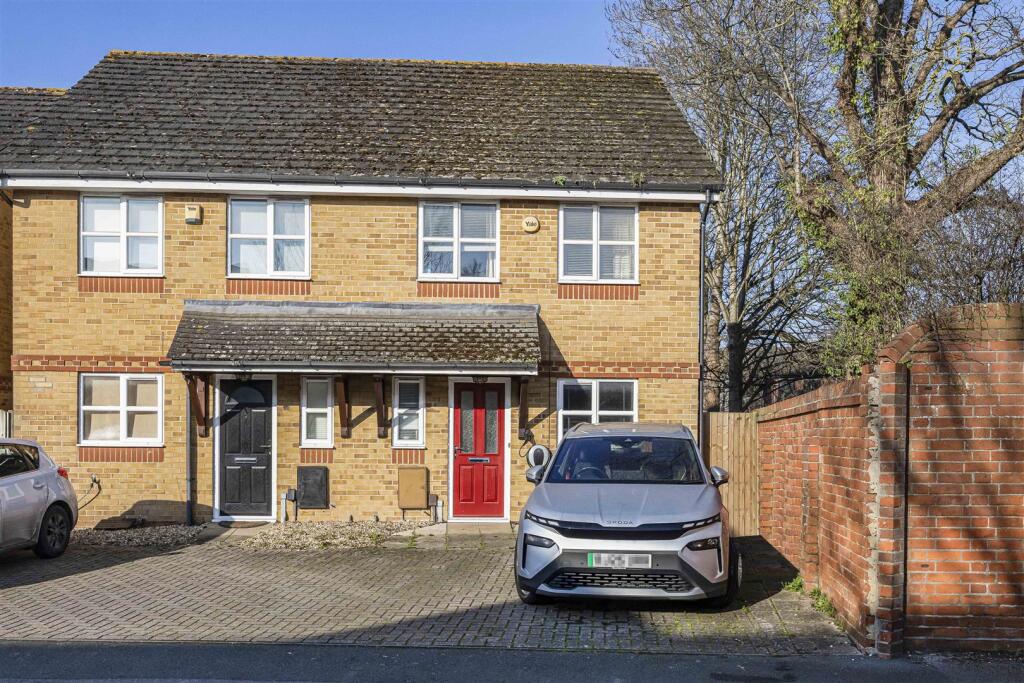 Main image of property: Elliotts Way, Caversham, Reading
