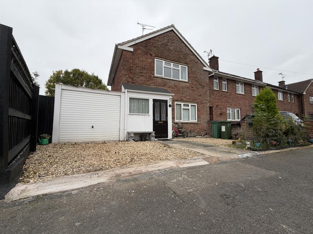 2-bed terraced on Queens Road, Leicester, LE8, £240,000