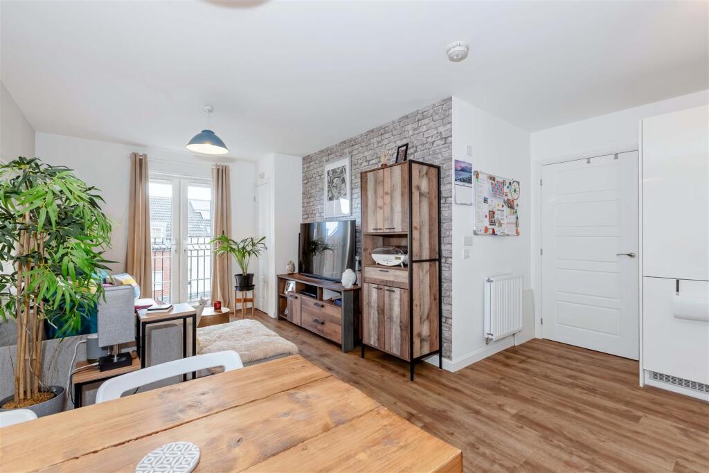 Cambrian Way, Worthing photo 2