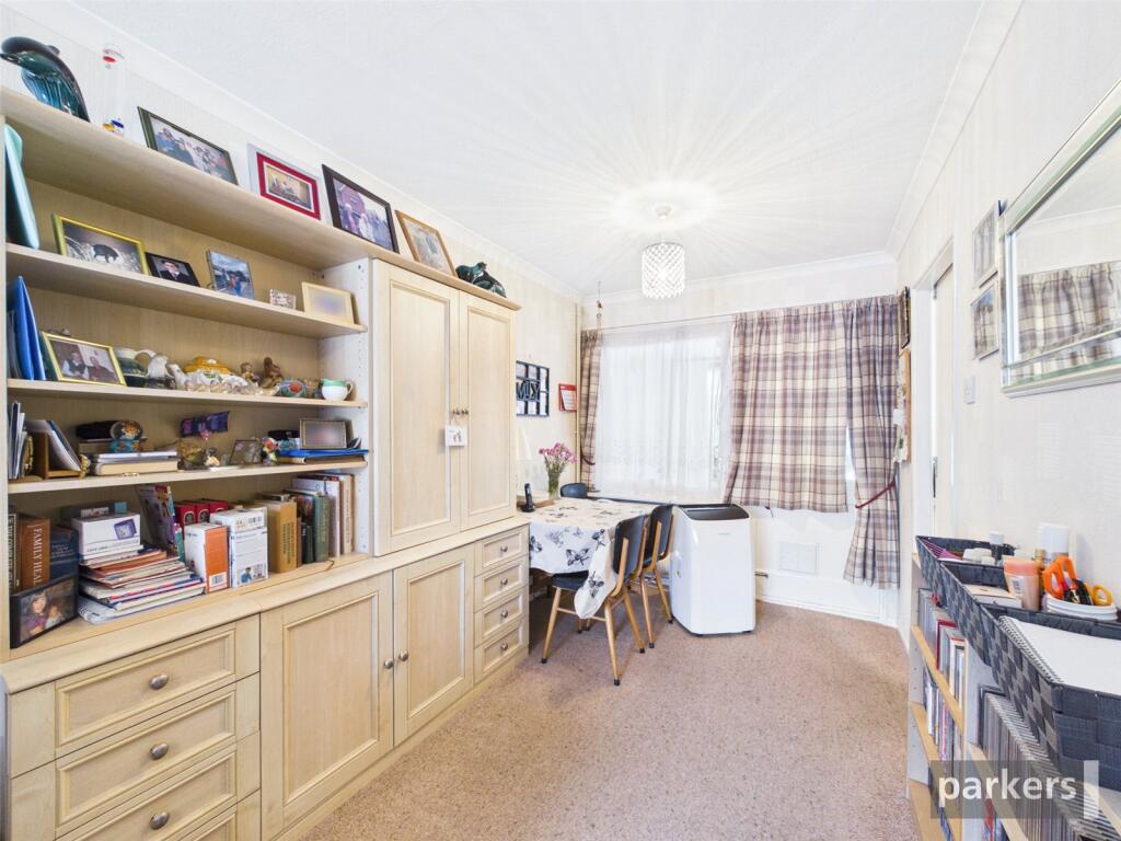 Blagrove Drive, Wokingham, Berkshire, RG41 photo 3