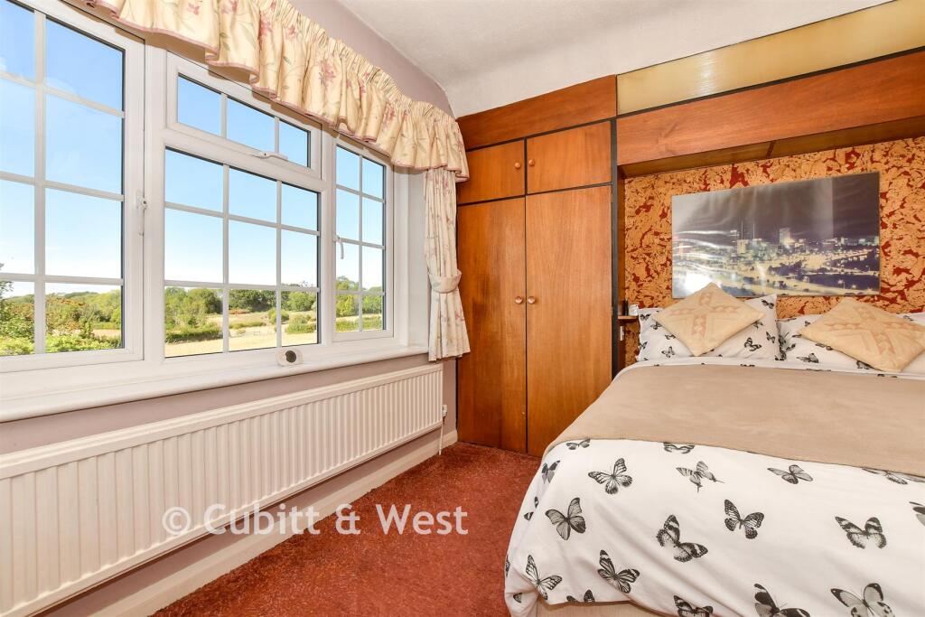 House in Sutton - View 4