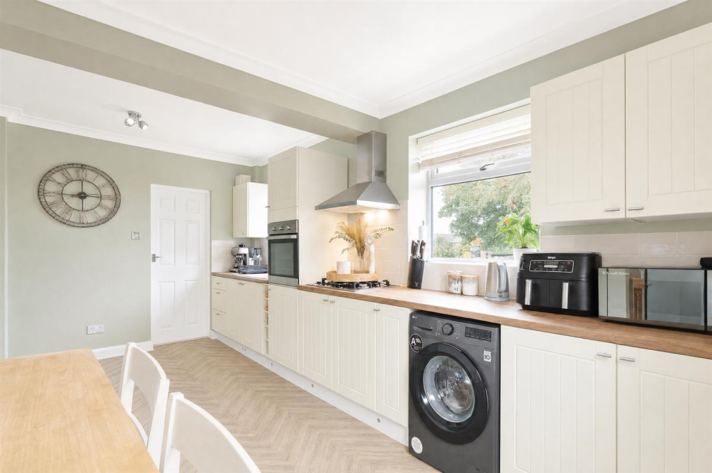 St. Catherines Crescent, Bramley, Leeds photo 4