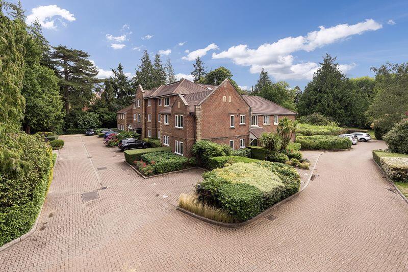 Main image of property: 2 Bed 2 Bath Apartment, Bayhall Road, Tunbridge Wells