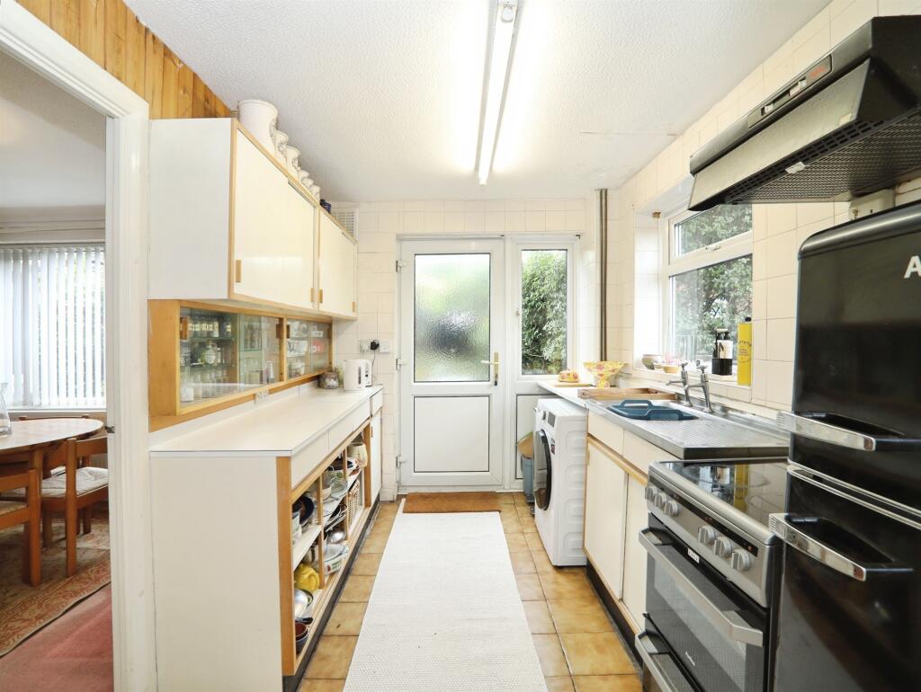 House in Cardiff, Llantrisant - More